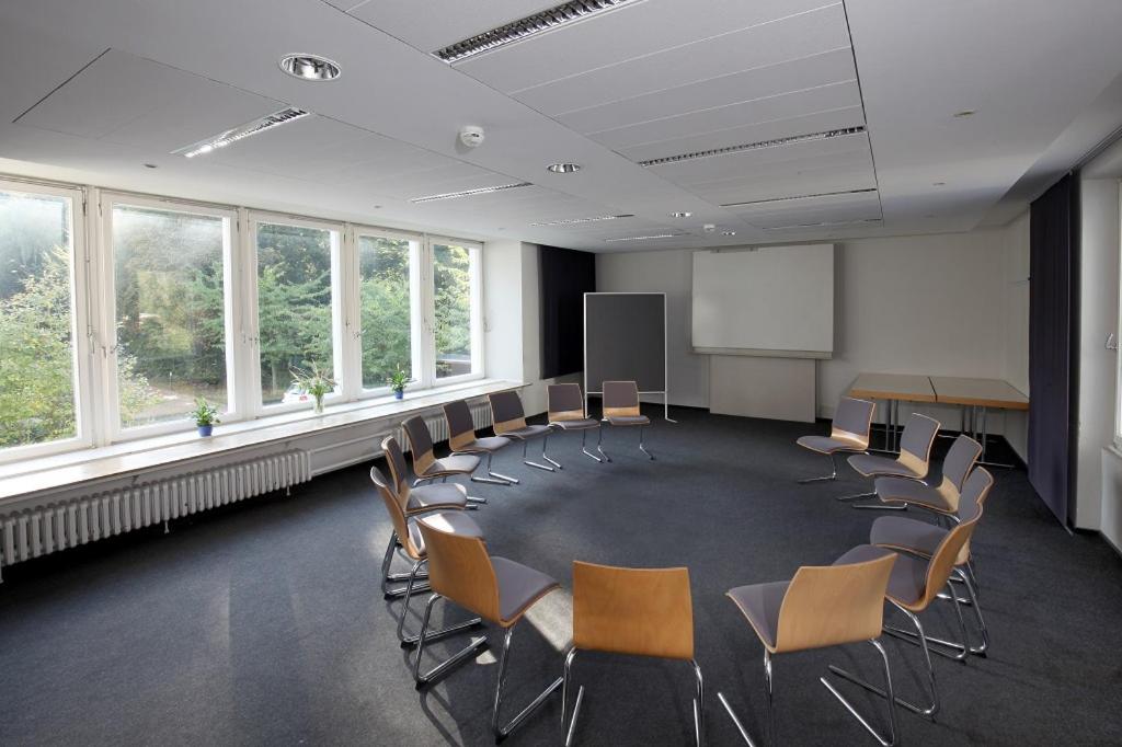 Haus Venusberg Jugendbildungsstätte Bonn - Resim 16