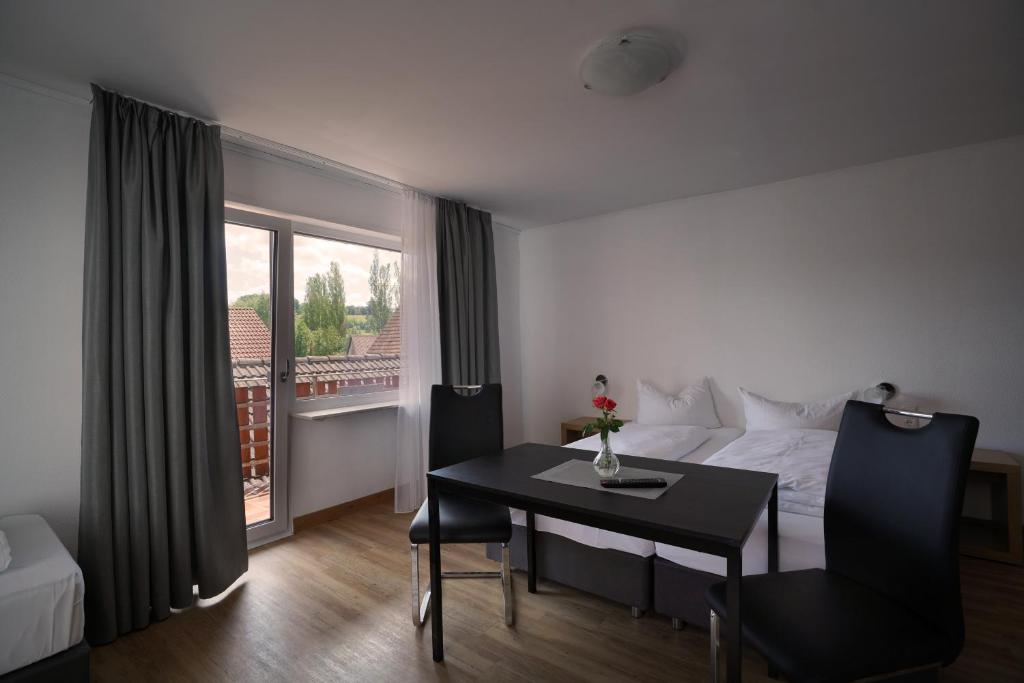 Postel nebo postele na pokoji v ubytování Hotel Gasthof Metzgerei Lamm - Benedikt Rückel