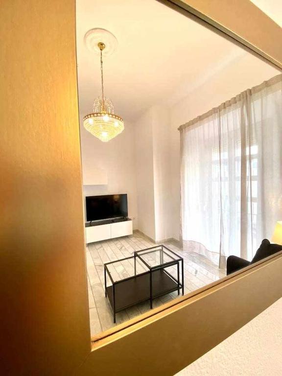 Televízia a/alebo spoločenská miestnosť v ubytovaní Magnífico piso en centro histórico de Málaga