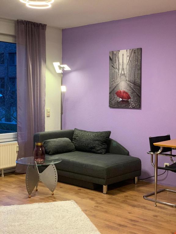Modern and central Apartment, near Rhein, museums & event venues, fully furnished