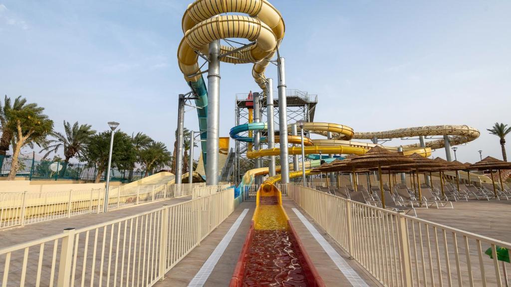 Bazén v ubytování U Splash Resort Eilat nebo v jeho okolí
