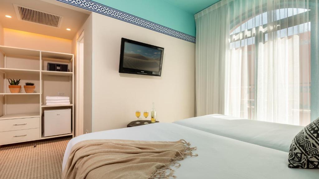 Postel nebo postele na pokoji v ubytování U Splash Resort Eilat
