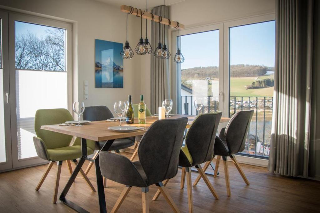 a dining room with a wooden table and chairs at Diemelblick 23 - DIEMELTJE in Heringhausen