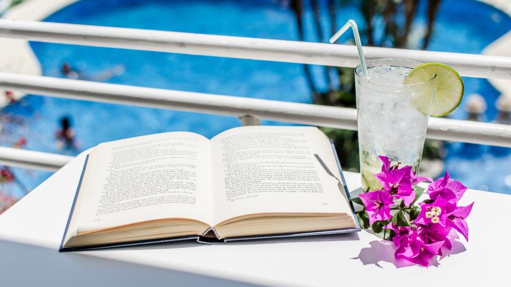 Apartamentos El Faro By Mc