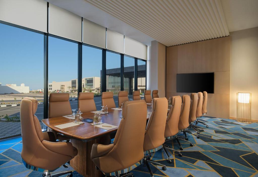 TV a/nebo společenská místnost v ubytování Maani Muscat Hotel & Suites