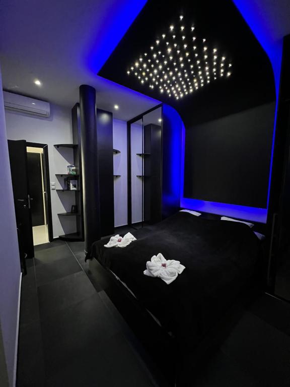 Postel nebo postele na pokoji v ubytování City Center Penthouse