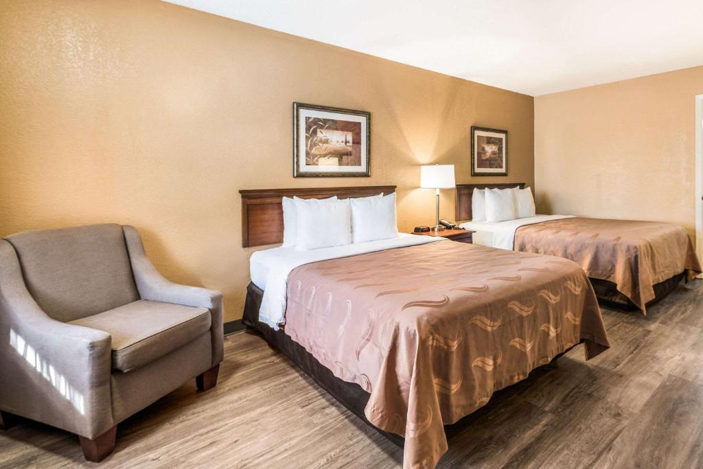 Postel nebo postele na pokoji v ubytování Quality Inn Arkadelphia - University Area