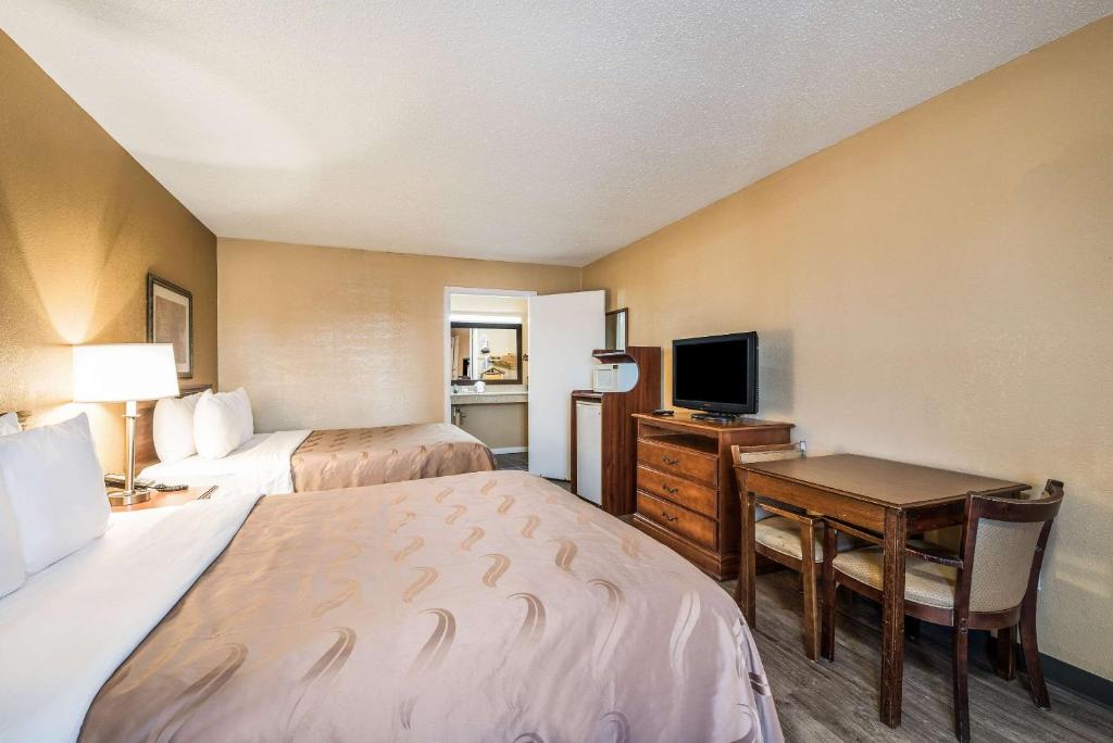 Postel nebo postele na pokoji v ubytování Quality Inn Arkadelphia - University Area