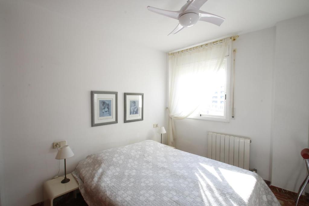 A bed or beds in a room at Apartamento Les Palmeres