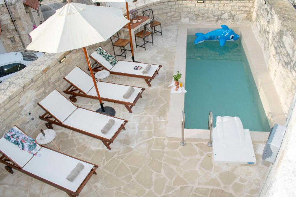 Margarita Mansion, with private heated pool! 부지 내 또는 인근 수영장 전경