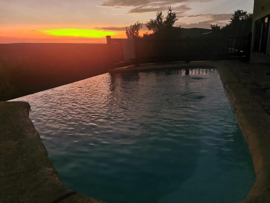 Piscina a Impala Lodge, Mabalingwe o a prop