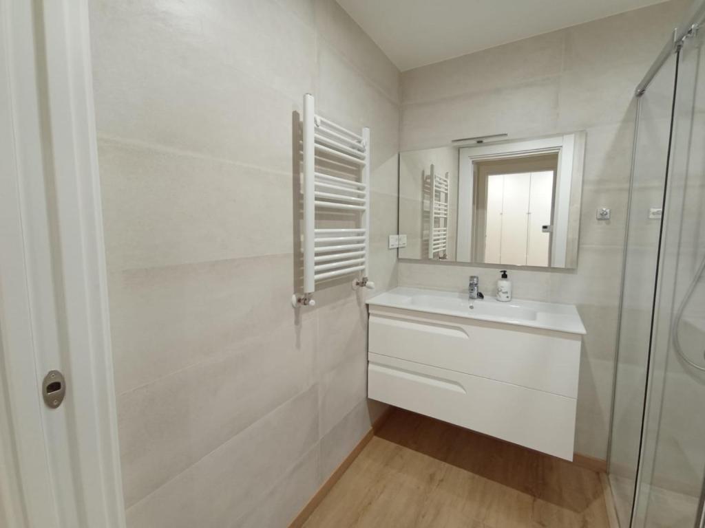 A bathroom at Nuevo y Luminoso en Plaza Moyua
