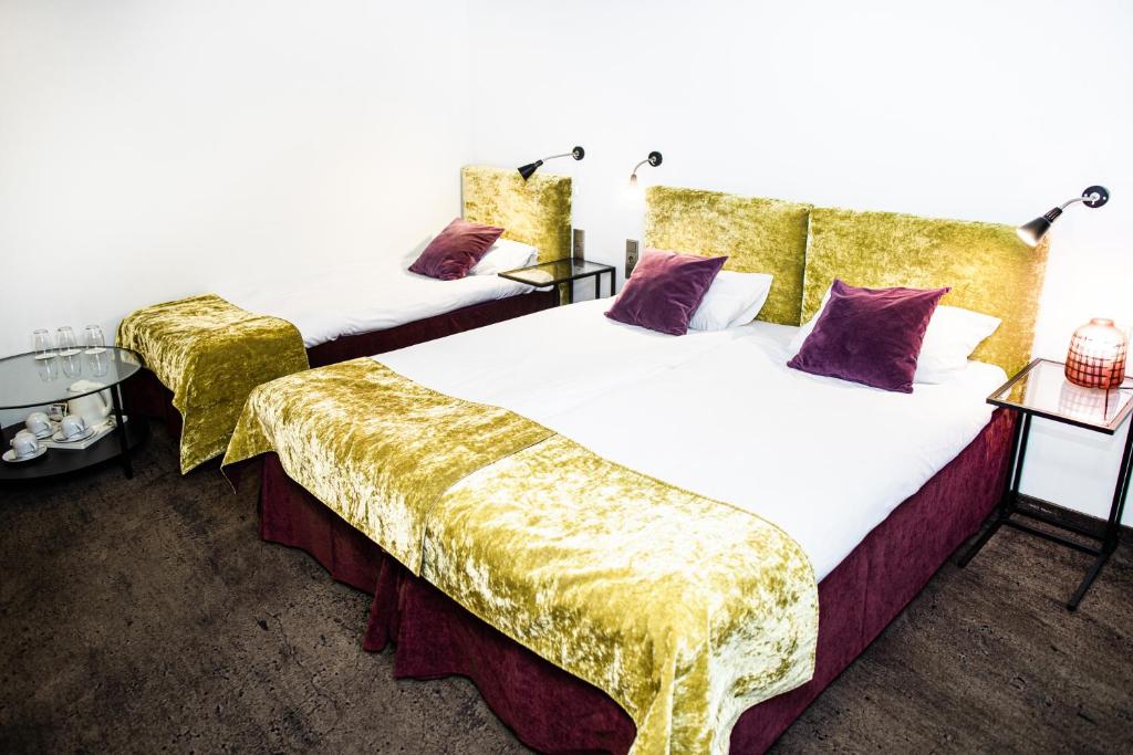 Postel nebo postele na pokoji v ubytování HOF HOTEL