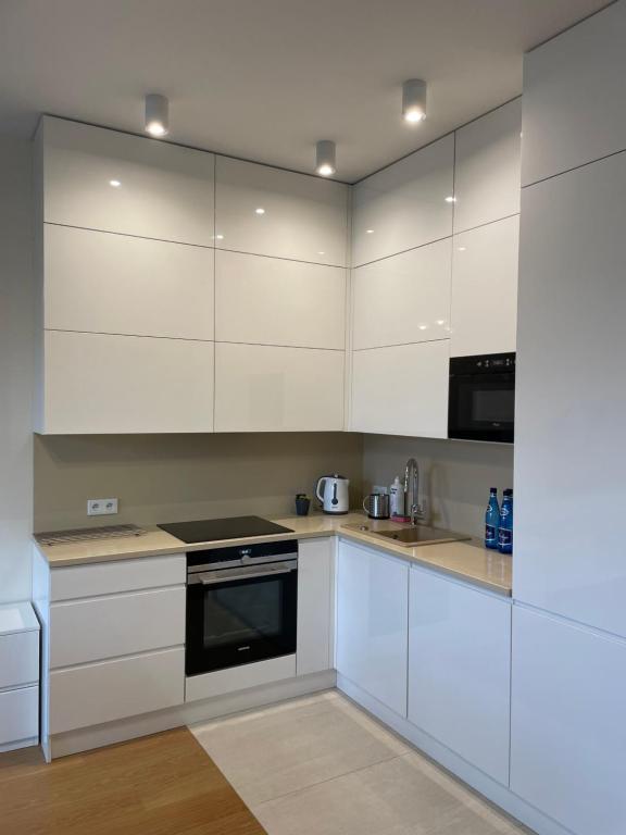Kuchyňa alebo kuchynka v ubytovaní Summer - Neptun Park by OneApartments