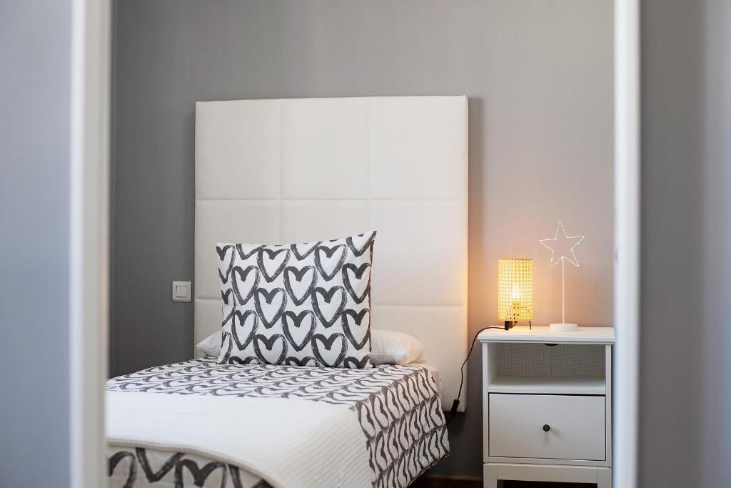 Postel nebo postele na pokoji v ubytování Apartamentos La Estrella iii