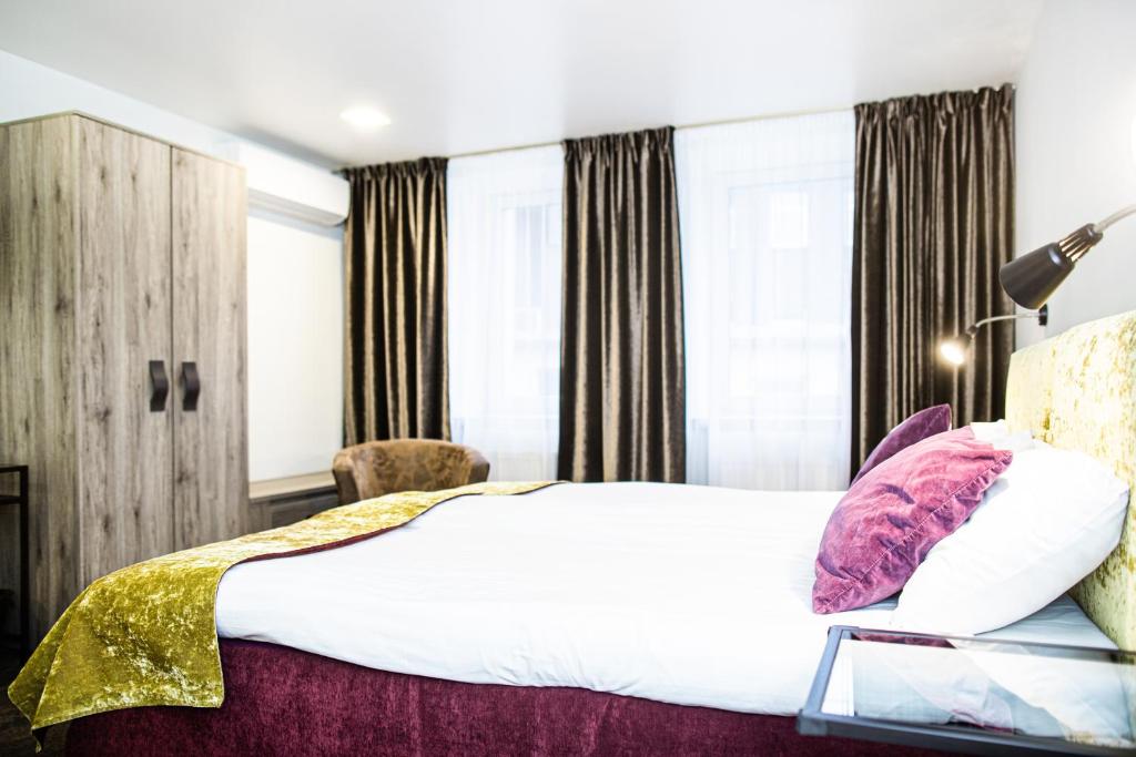 Postel nebo postele na pokoji v ubytování HOF HOTEL