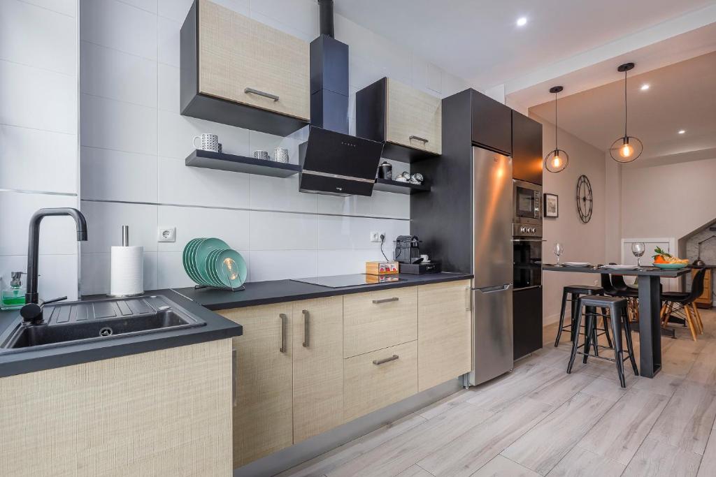 Kuchnia lub aneks kuchenny w obiekcie Minimalismo de Vanguardia con altas calidades 1 BR