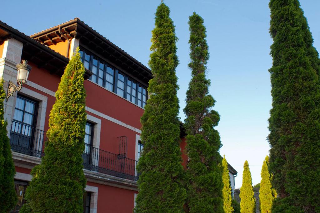 Hotel y Apartamentos El Camín, Poo de Llanes – Prezzi ...