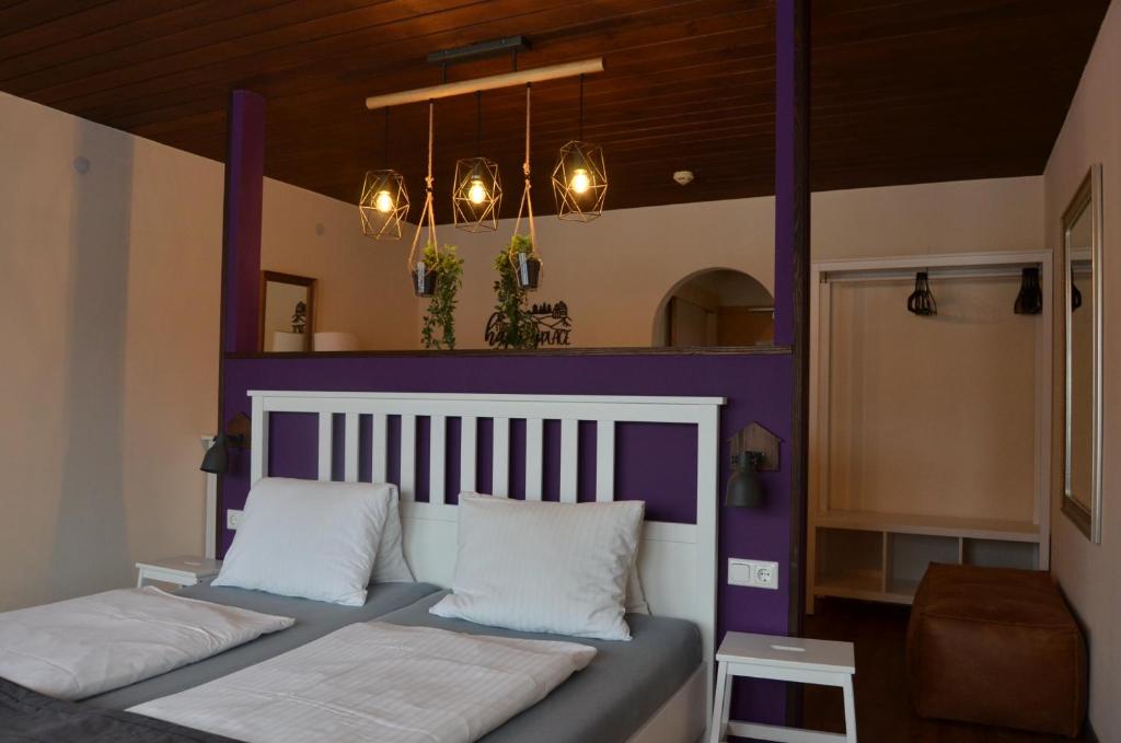 Posteľ alebo postele v izbe v ubytovaní Dahoam by Sarina - Rooms & Suites