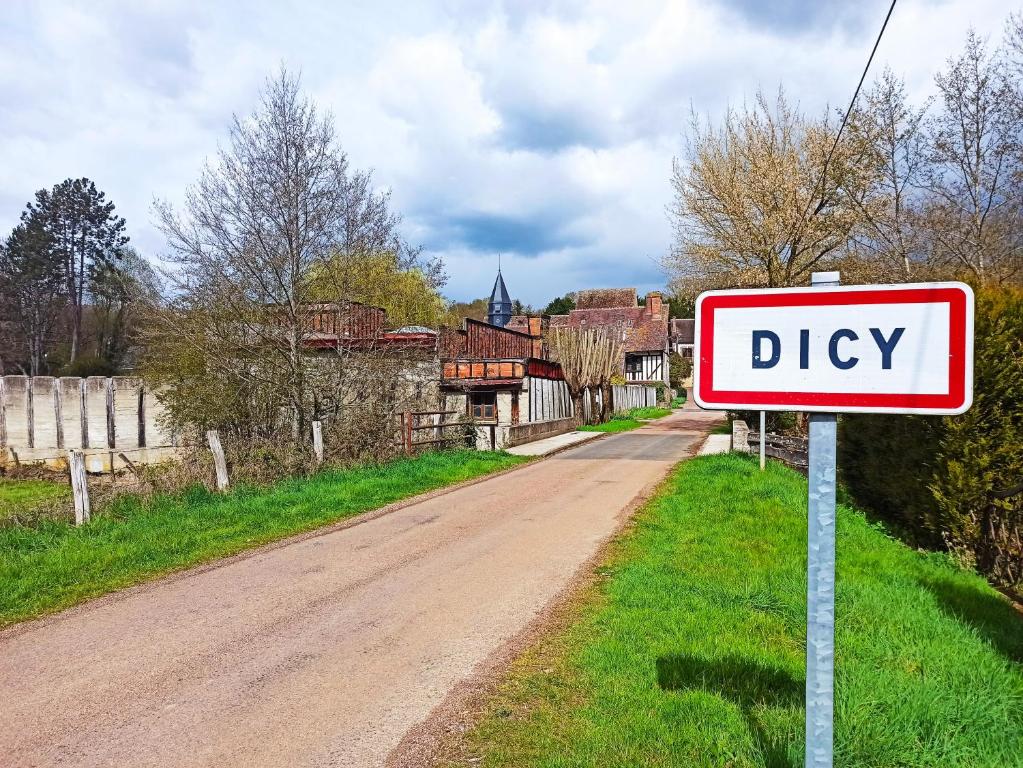 APPARTEMENT "Au Village" 89120 Dicy, Dicy (tarifs actualisés, 2025)