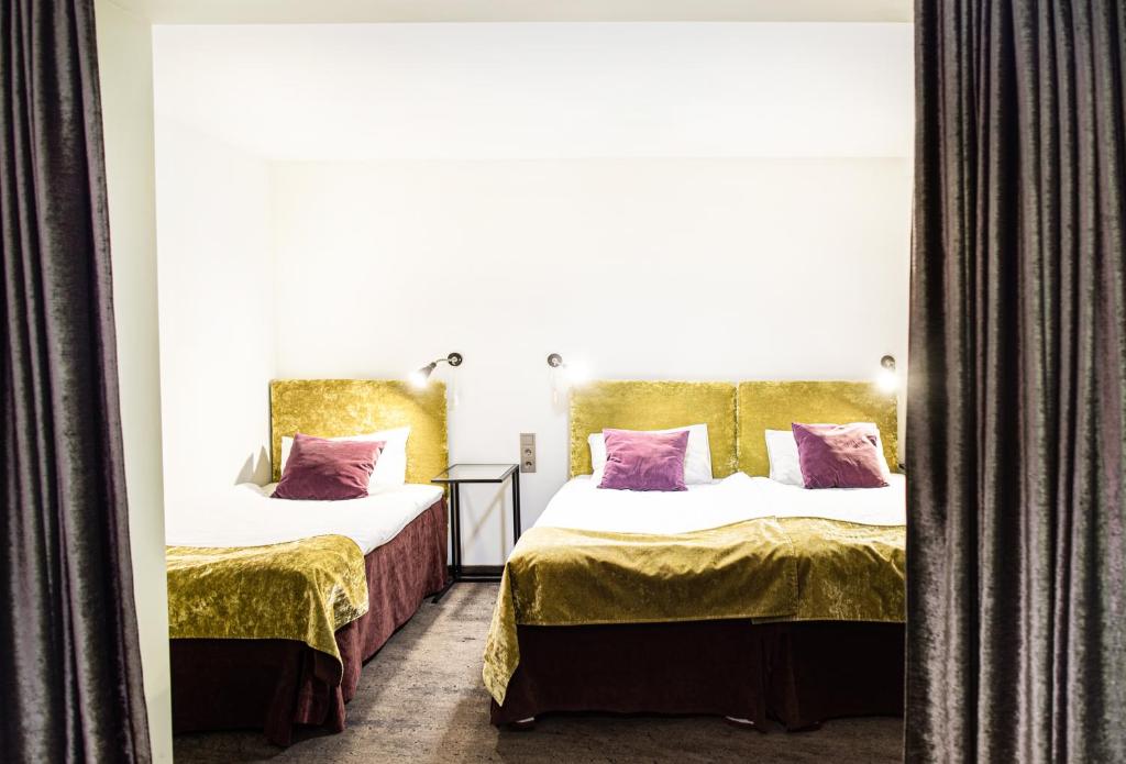 Postel nebo postele na pokoji v ubytování HOF HOTEL