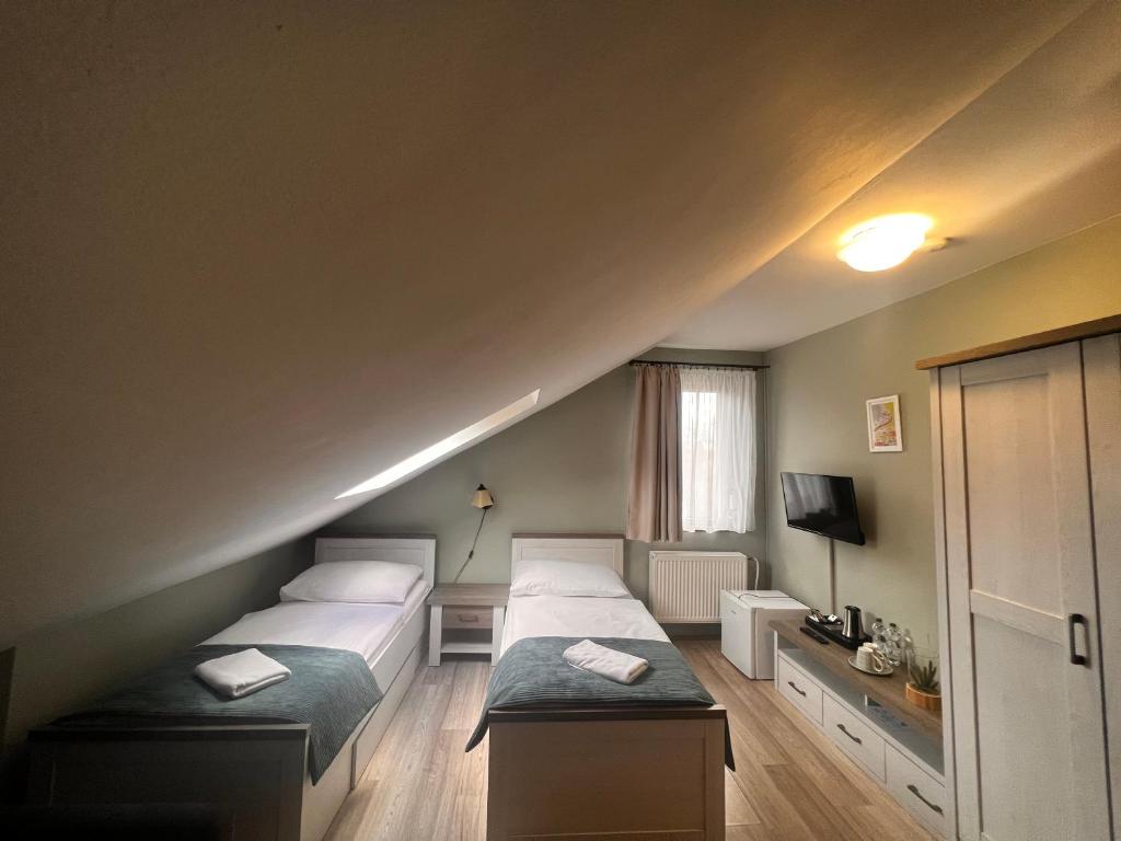 Penzion Horal - Triple Room With Private Bathroom