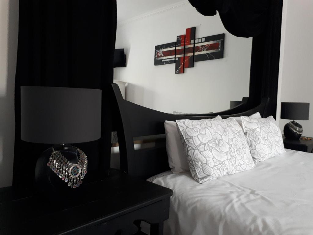 13th Avenue Guesthouse Benoni - Zimmer Mit Kingsize-Bett