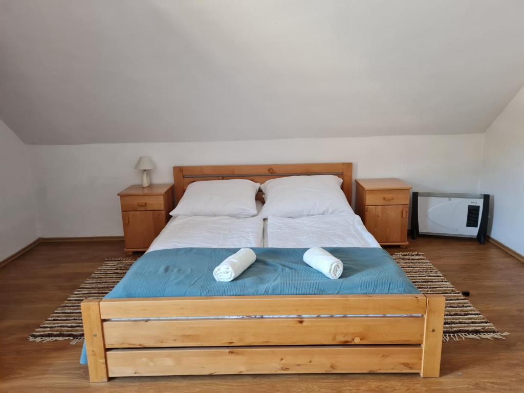 Postel nebo postele na pokoji v ubytování Starý dom