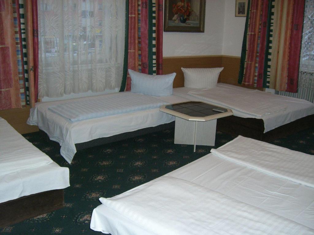 Hotel Messe am Funkturm - Six-Bed Room