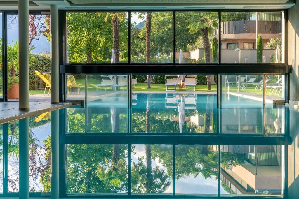 Bazén v ubytování Hotel Muchele nebo v jeho okolí