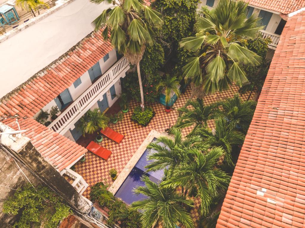 an overhead view of a house with palm trees and a swimming pool at Media Luna Hostel Cartagena in Cartagena de Indias