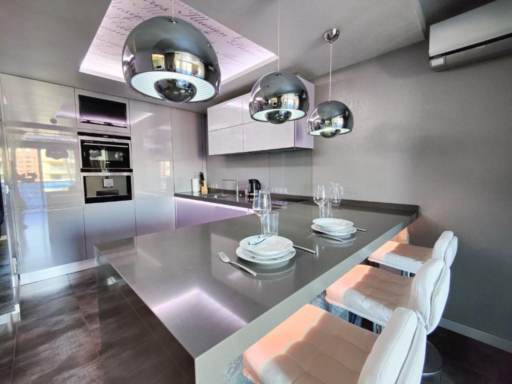 Kuchyňa alebo kuchynka v ubytovaní ESTRELLA design & beach apartment