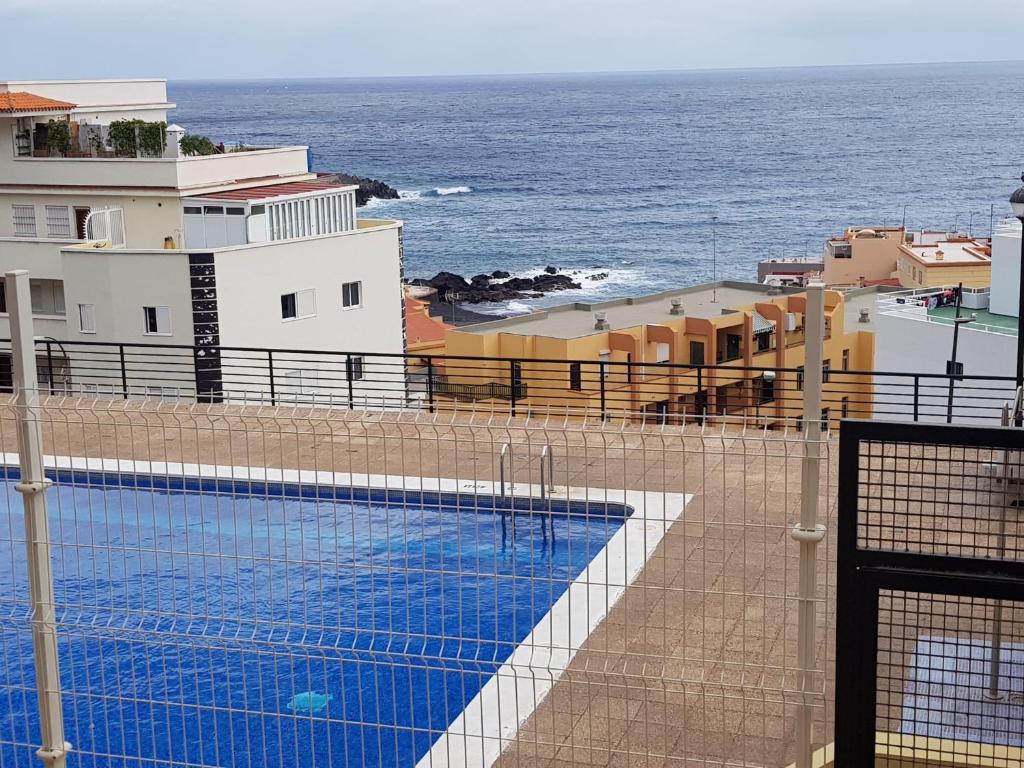 Výhled na bazén z ubytování Apartamento Olaya nebo okolí