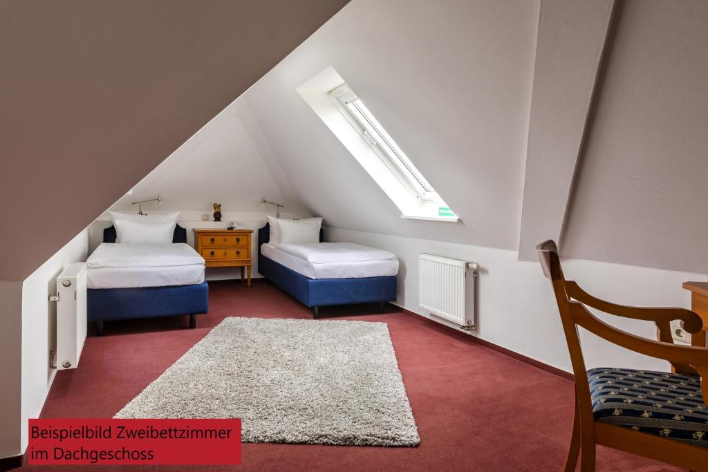 Hotel & Restaurant Villa Ulmenhof - Tweepersoonskamer Met 1 Of 2 Bedden - Zolder