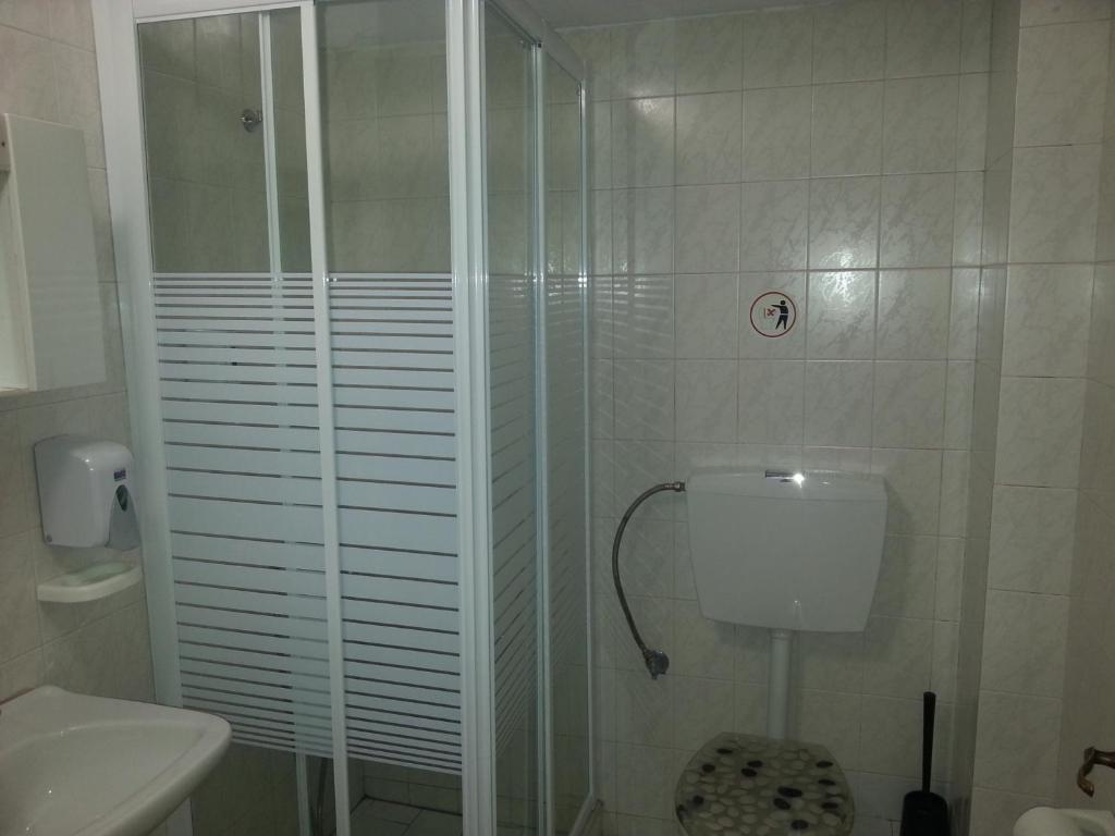 Koupelna v ubytování Alexandros Hotel