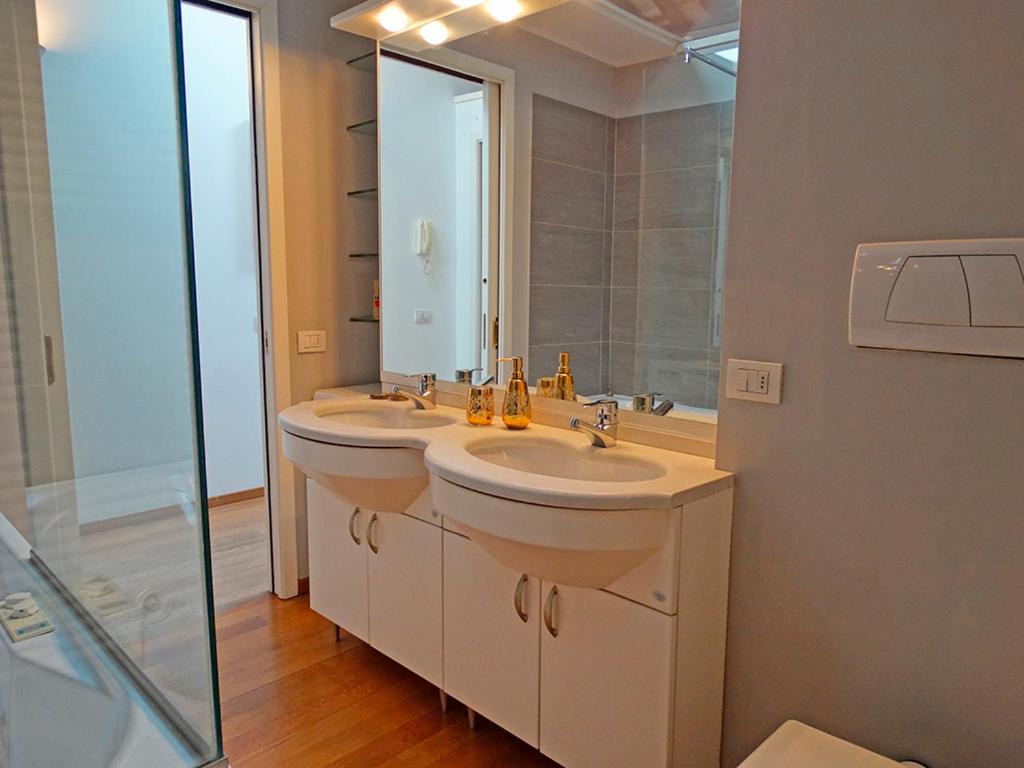 Kúpeľňa v ubytovaní NEW Charme & Luxury - Sosa Residence in the heart of Udine