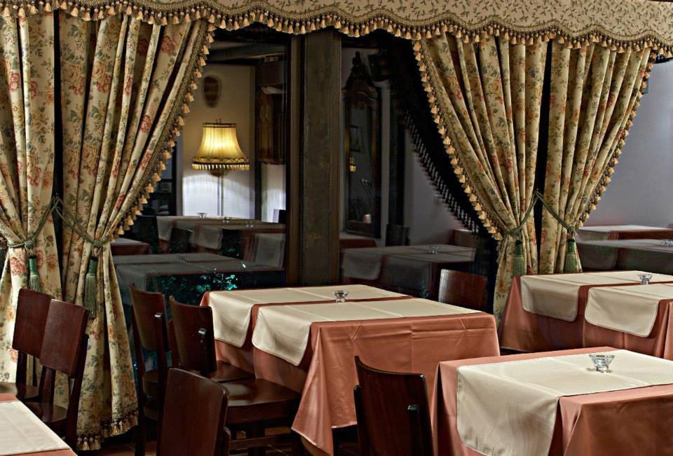 Pensiune-Restaurant Tara Luanei