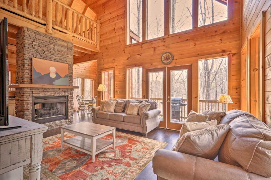 Sunny Cabin with Game Room in Shagbark Resort!