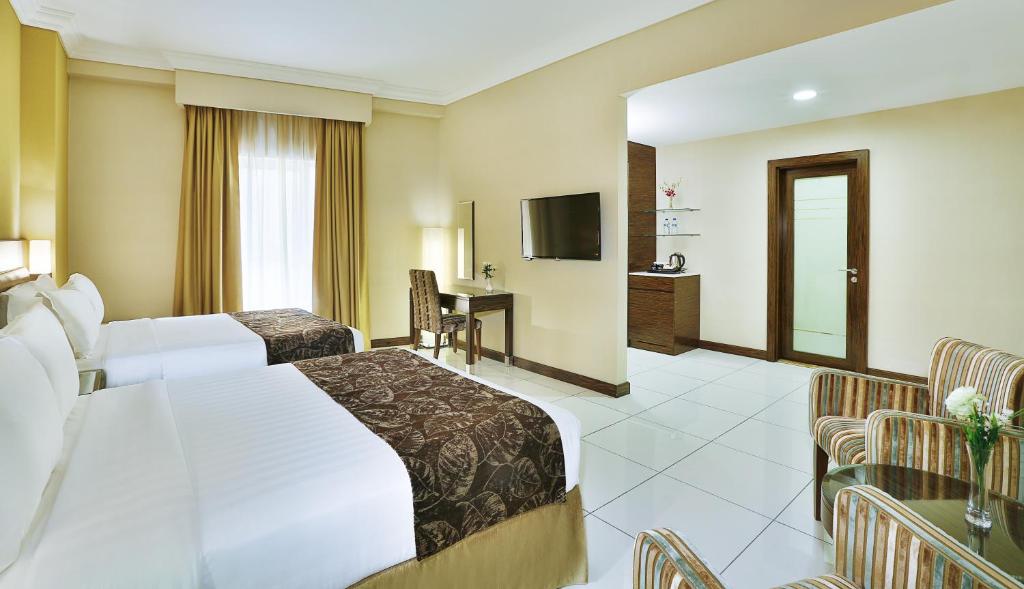 Gateway Hotel - Deluxe Large Twin Room