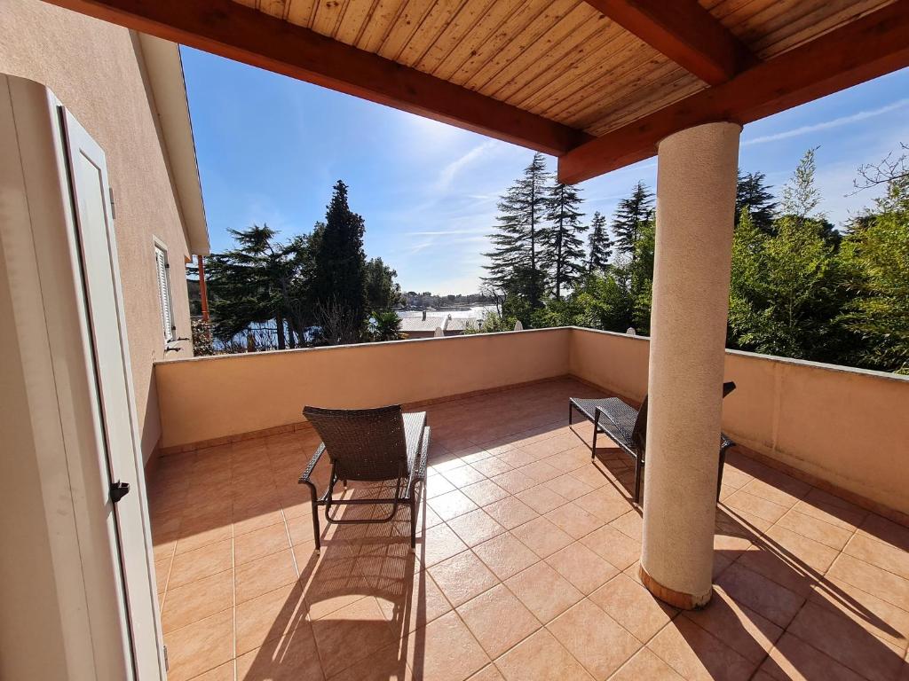 Apartments Spert - One-Bedroom Apartment With Terrace And Sea View