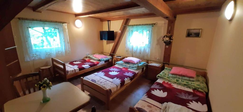 Posteľ alebo postele v izbe v ubytovaní Orzechowy Dworek