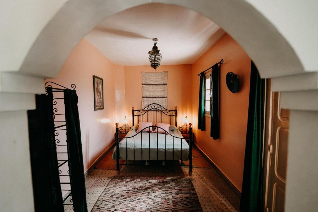 Postel nebo postele na pokoji v ubytování Riad Hotel Sherazade