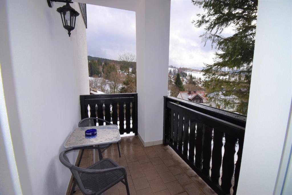 Balkón nebo terasa v ubytování Pension St. Moritz