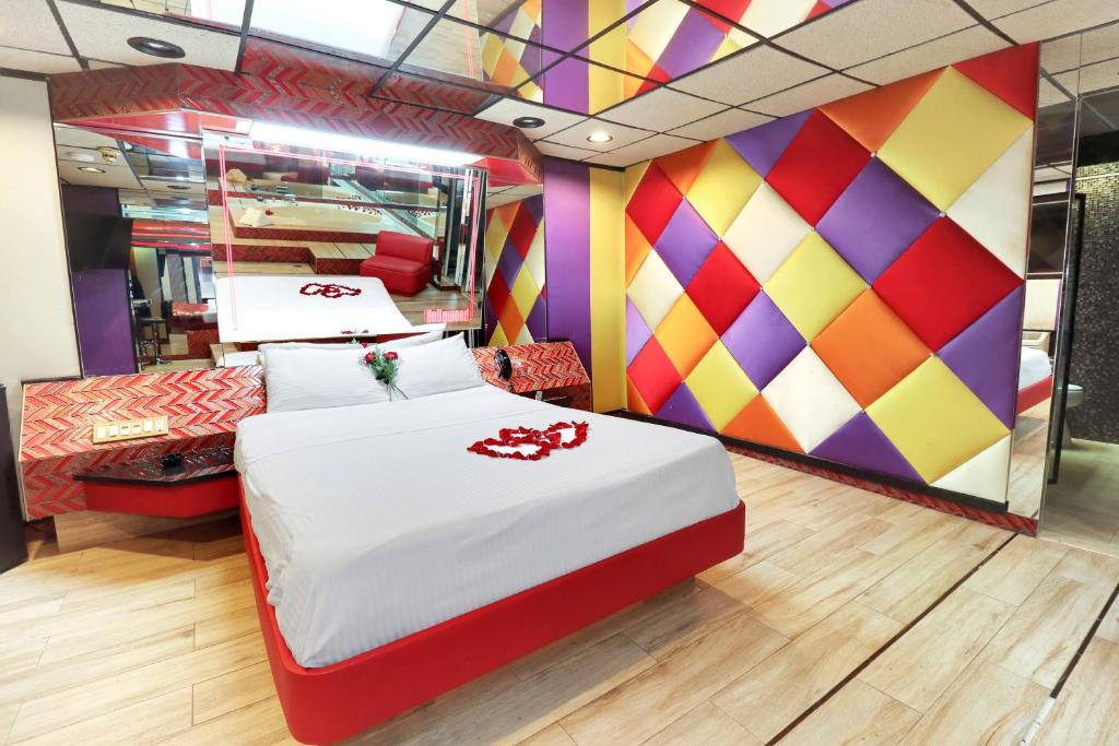 Hollywood Motel - 
