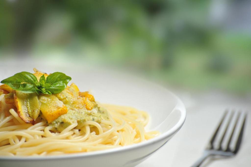 ホテルの敷地内または近くでの食事または食べ物