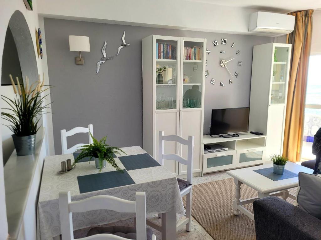 TV a/nebo společenská místnost v ubytování Apartamentos Tamarindos