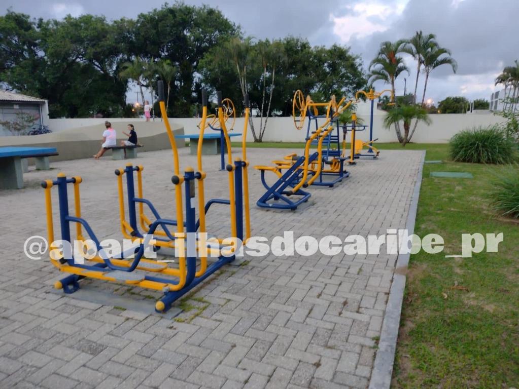 Herní místnost nebo prostor pro děti v ubytování Apto Cond Ilhas do Caribe - Pr - Beira Mar