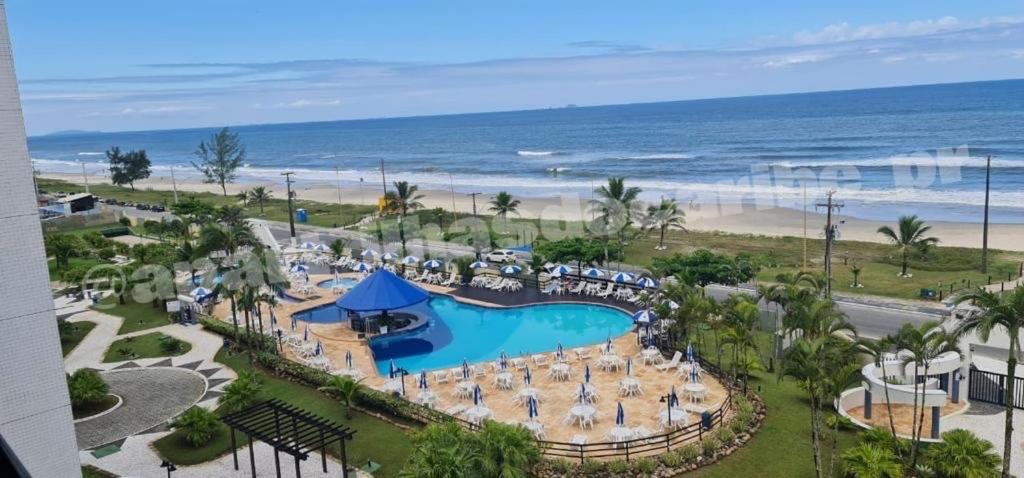 Bazén v ubytování Apto Cond Ilhas do Caribe - Pr - Beira Mar nebo v jeho okolí