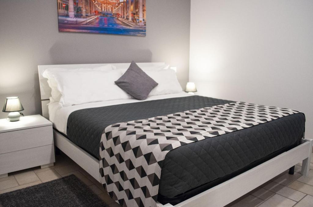A bed or beds in a room at Borgo San Lorenzo Roma