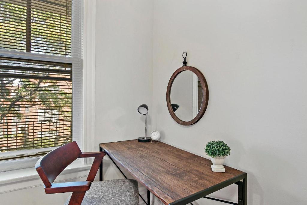Fotografie z fotogalerie ubytování Stylish and Expansive 2BR Apt with Balcony - Buckingham 3 v destinaci Chicago